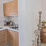 Pallini Court