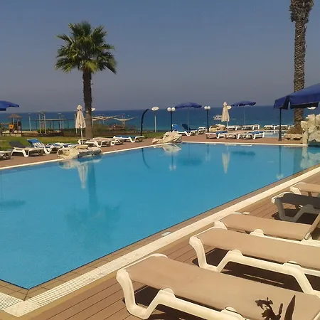 Апартаменты Pallini Court *