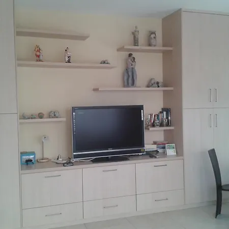 Апартаменты Pallini Court *