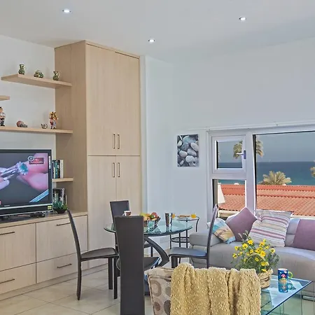 Апартаменты Pallini Court