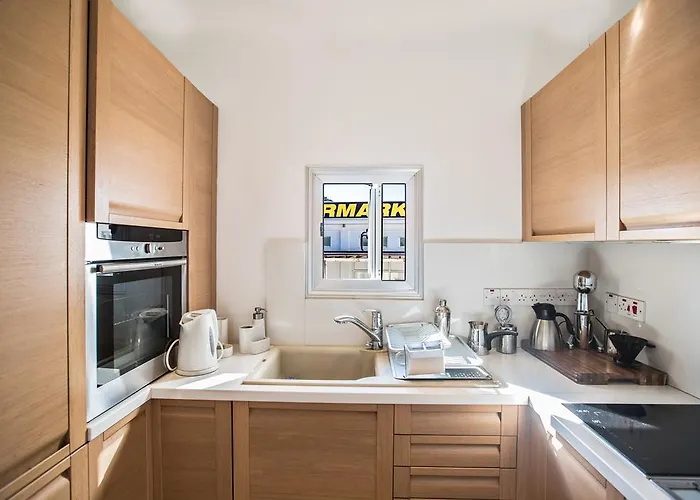 Pallini Court 아파트