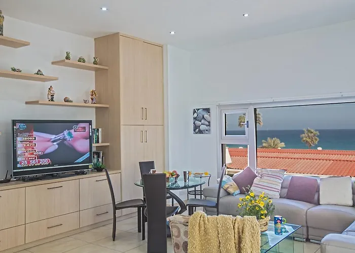 아파트 Pallini Court