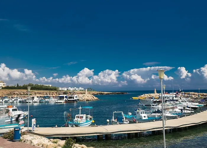 Pallini Court 아파트